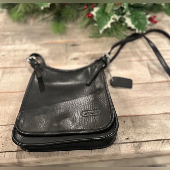 Coach Handbags - ♠️🖤 Coach Crossbody 🖤♠️